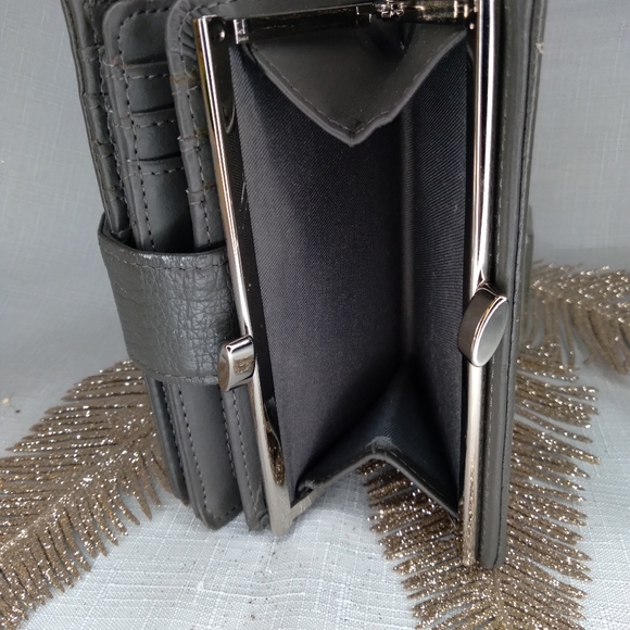 Gray leather safe keeper wallet - Picture 6 of 6